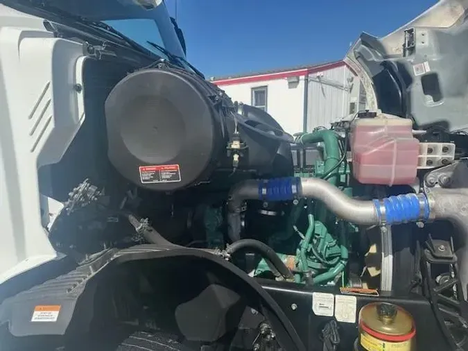 2022 Volvo VNL64T760c6e554f1976bba9b340a6e194213f6f6