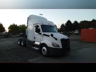 2021 Freightliner Cascadia 126