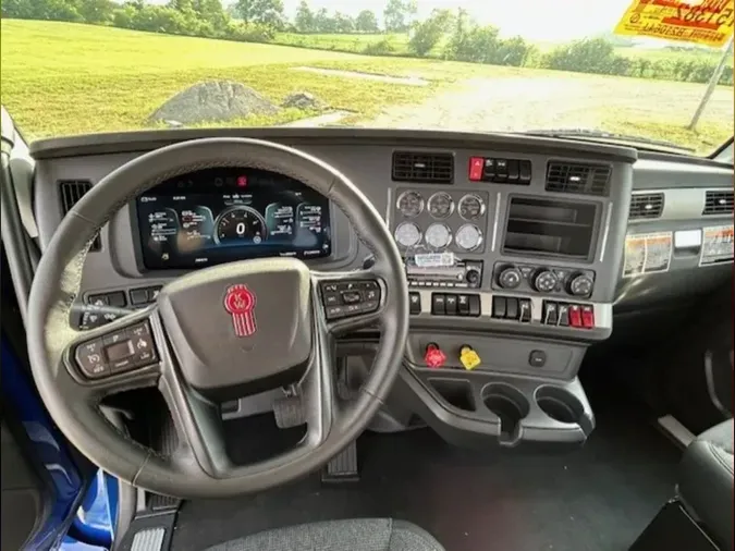 2025 Kenworth T880