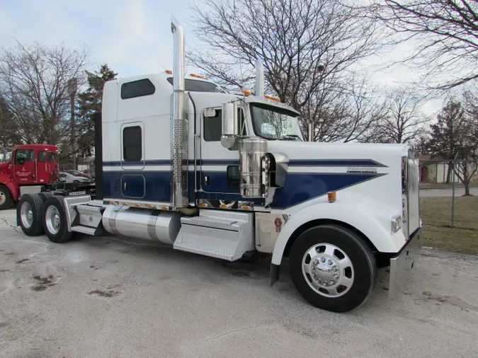 2022 Kenworth W900L