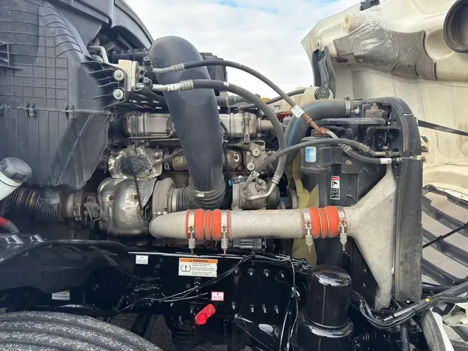 2022 FREIGHTLINER Cascadia 126