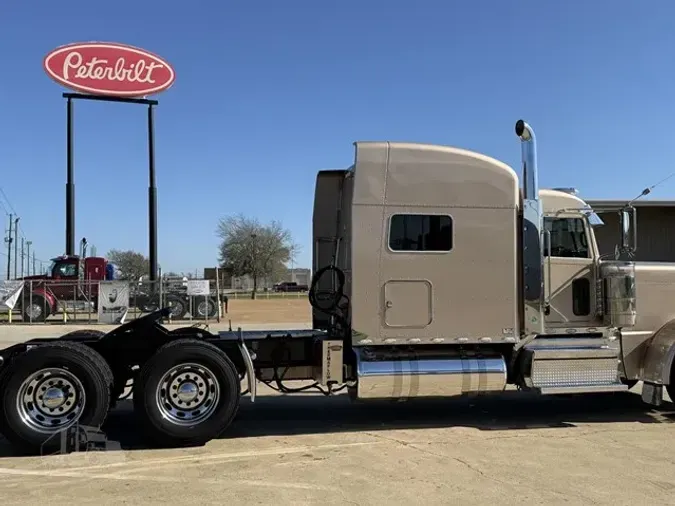 2019 PETERBILT 389