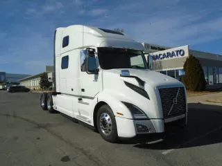 2021 VOLVO VNL64T860