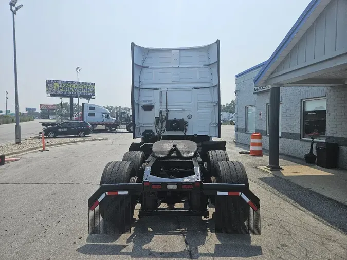 2022 VOLVO VNL64T740