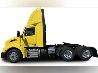 2023 Peterbilt 579