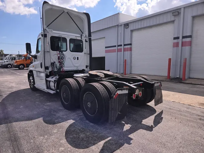 2018 FREIGHTLINER/MERCEDES CASCADIA 125