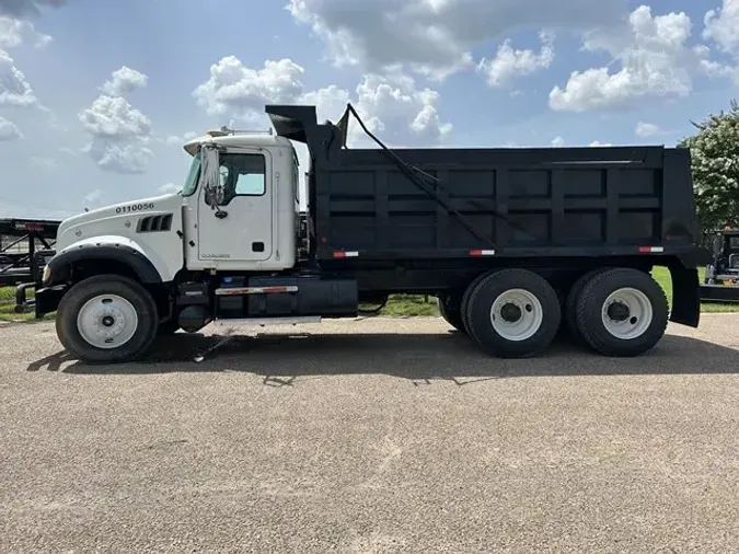 2011 MACK GRANITE GU713