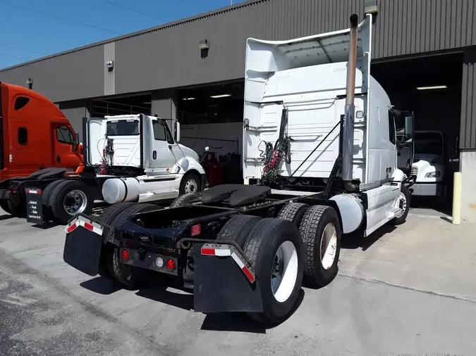 2020 VOLVO VNR64T-640