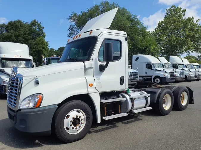 2019 FREIGHTLINER CASCADIA 125c6fba9c3ac3793c9246aa5e232f9980f