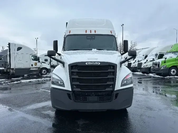 2021 Freightliner T12664ST