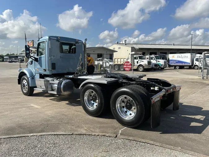 2021 Peterbilt 567