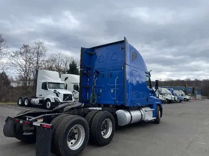 2020 Freightliner X12564ST