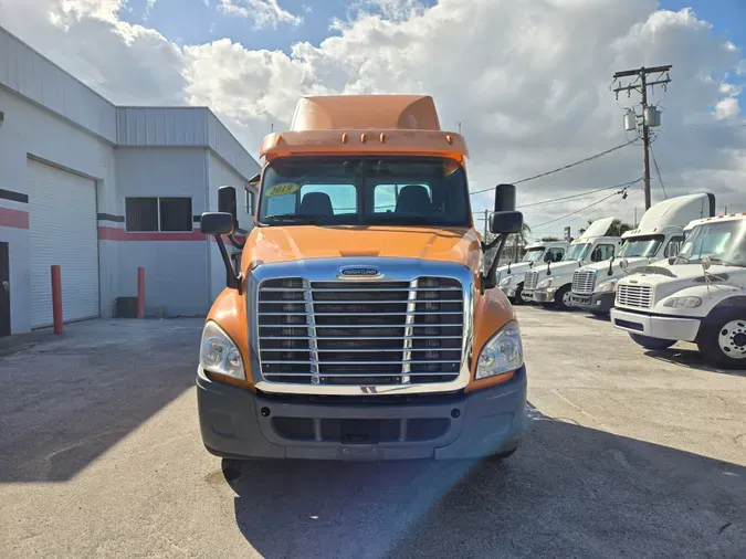 2019 FREIGHTLINER/MERCEDES CASCADIA 125