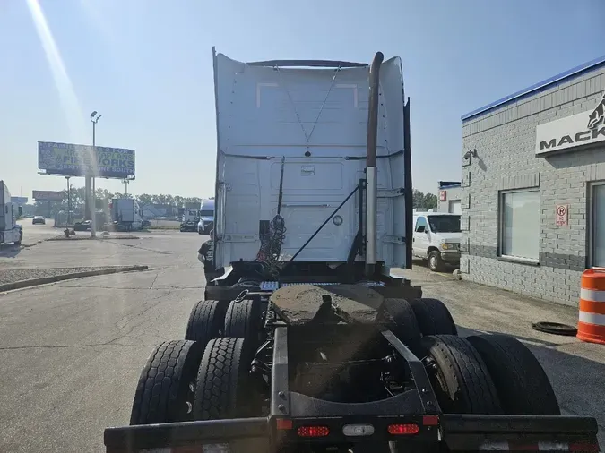 2023 VOLVO VNL64T860