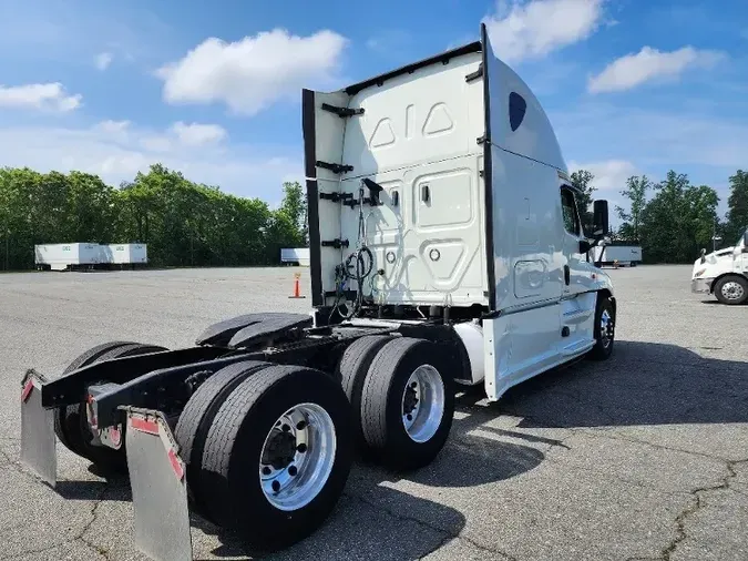 2018 Freightliner X12564ST