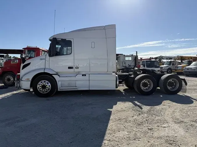 2018 VOLVO VNR64T640