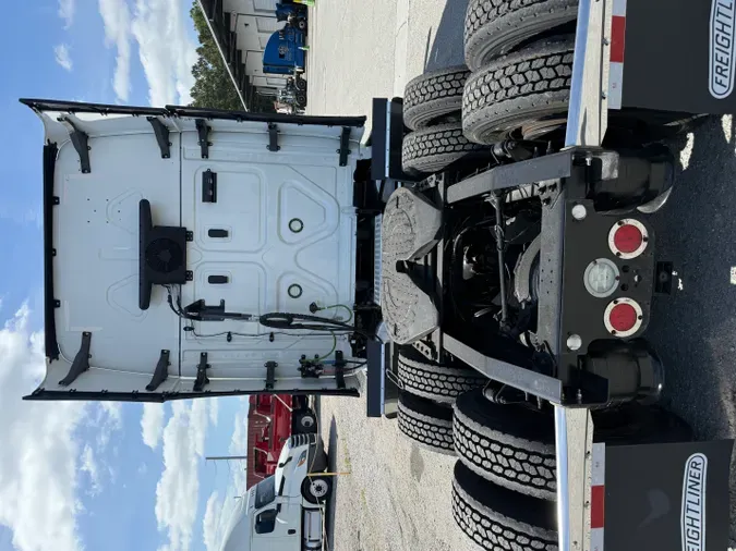 2020 Freightliner Cascadia 126