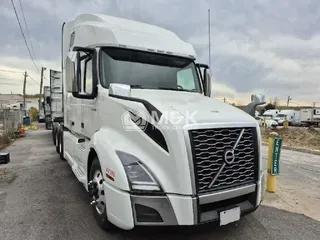 2023 VOLVO VNL64T760