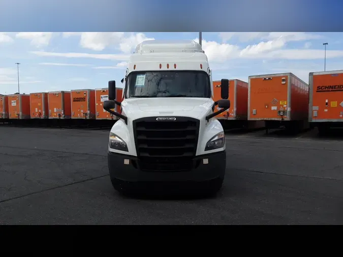 2021 Freightliner Cascadia 126c71fd75d25a29d74c78e2d6ad38bc993