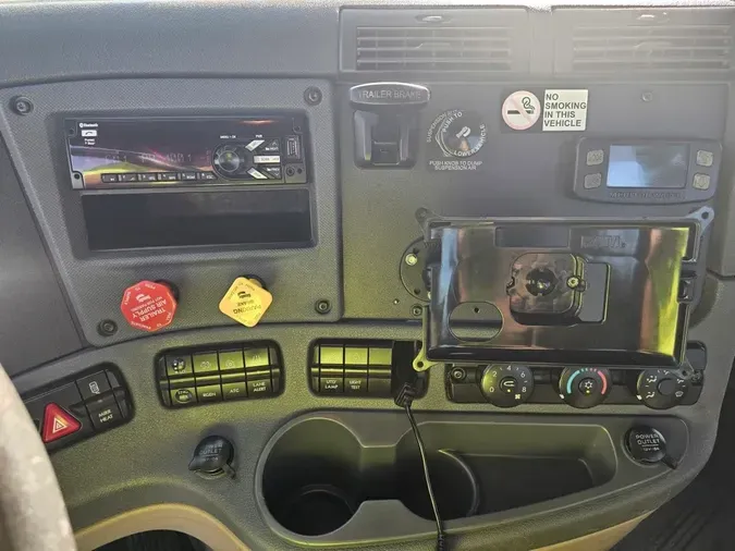 2019 FREIGHTLINER/MERCEDES CASCADIA 125