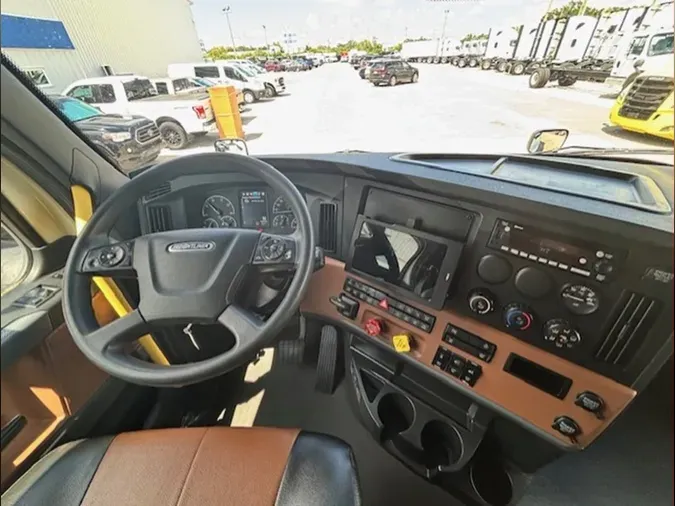 2022 Freightliner Cascadia 126