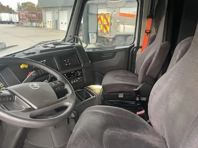 2020 VOLVO VNL64T760