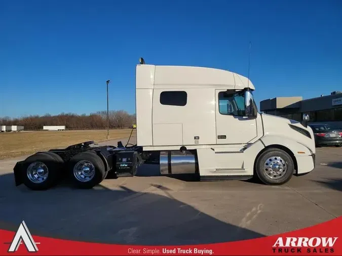 2021 VOLVO VNL740