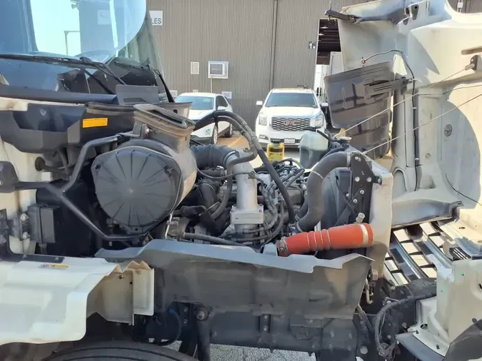 2018 HINO HINO 268