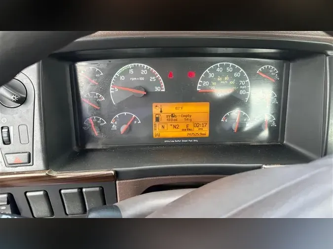 2015 VOLVO VNL300c72f3d5ecb36f2a35615988abfc4a636