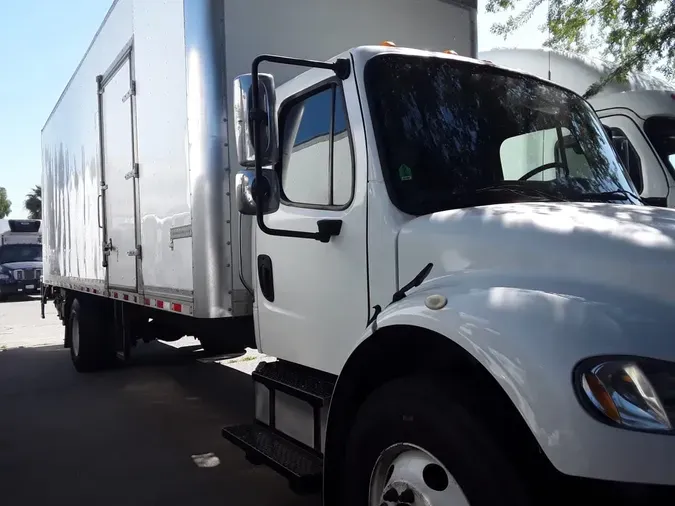 2018 FREIGHTLINER M2 106