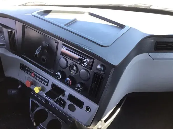 2021 FREIGHTLINER CA126