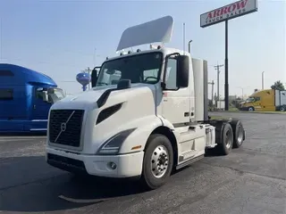 2020 VOLVO VNR64T300