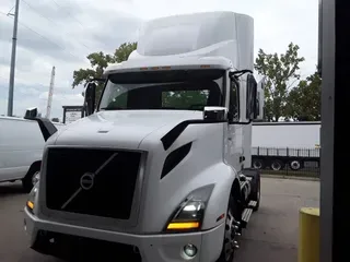 2019 VOLVO VNR42T 300