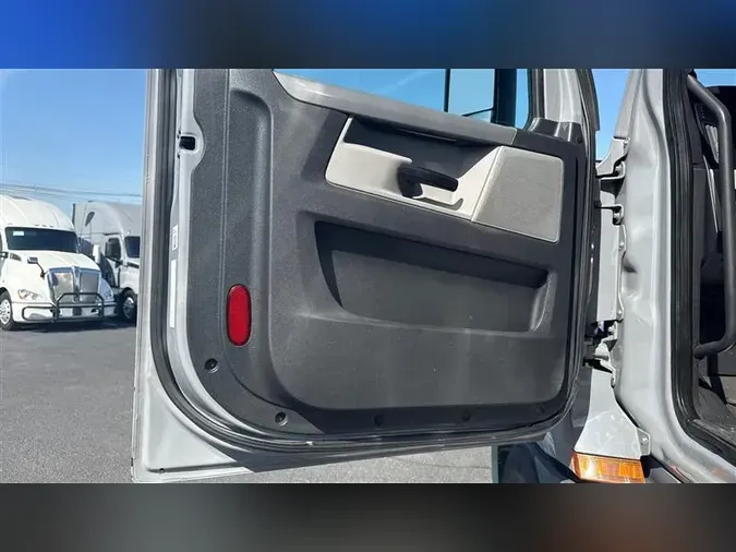 2020 FREIGHTLINER CASCADEVO1