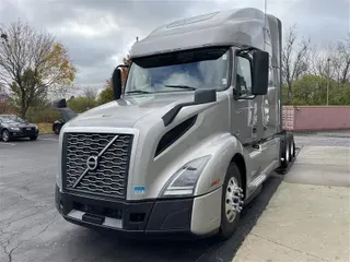 2021 VOLVO VNL64T760