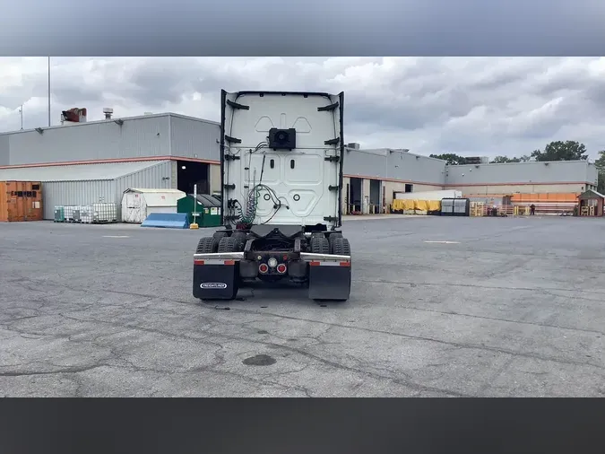 2022 Freightliner Cascadia 126