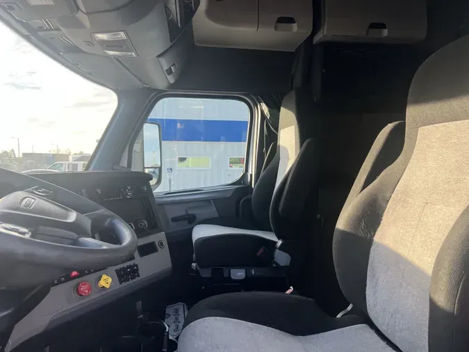 2019 Freightliner Cascadia 126