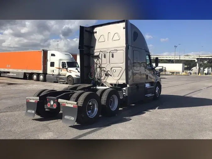 2024 Freightliner Cascadia 126c742b4385a77629f6964392773879bed