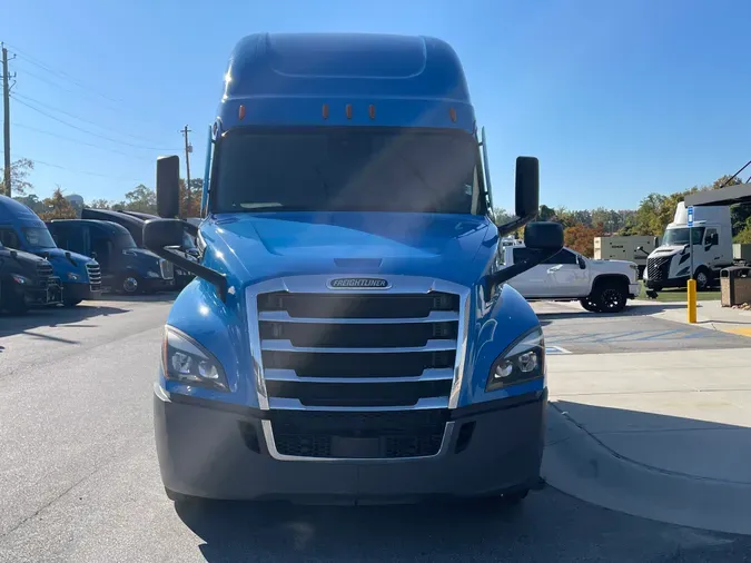 2021 Freightliner Cascadia 126