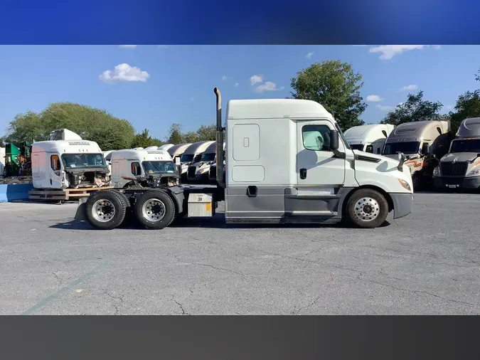 2020 Freightliner Cascadia 126