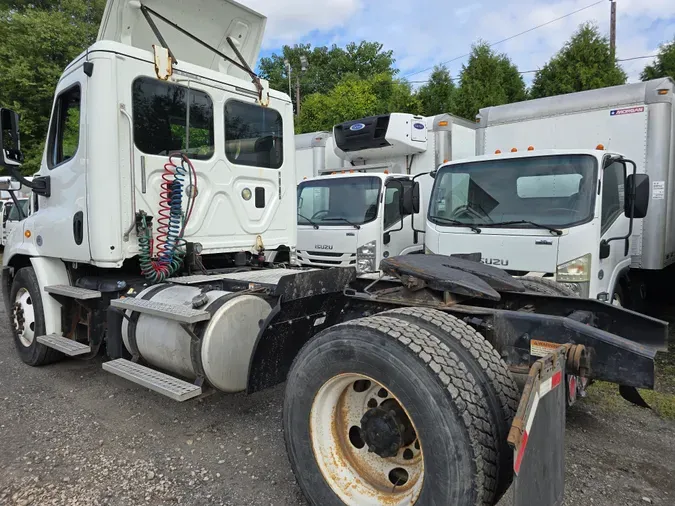 2015 FREIGHTLINER/MERCEDES CASCADIA 113