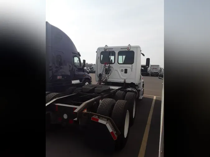 2014 FREIGHTLINER/MERCEDES CASCADIA 125