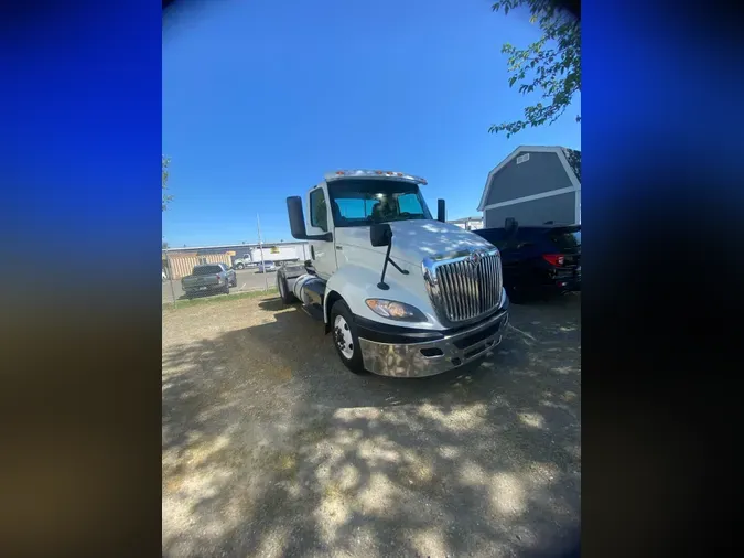 2019 NAVISTAR INTERNATIONAL RH613 DAYCAB S/A