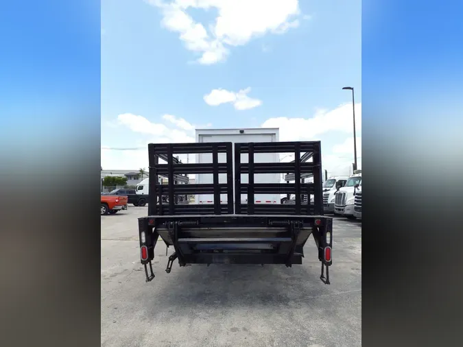 2018 FREIGHTLINER M2 106
