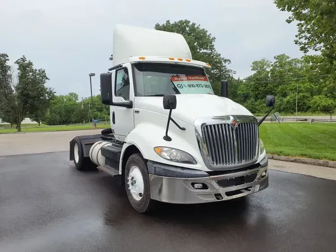 2019 NAVISTAR INTERNATIONAL RH613 DAYCAB S/A