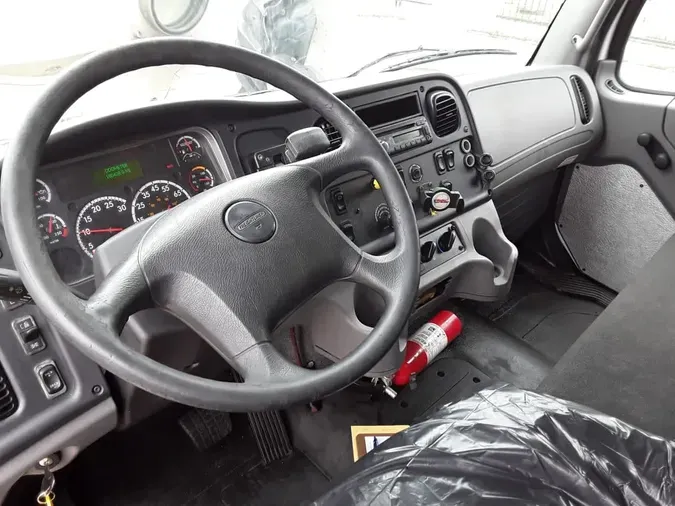 2016 FREIGHTLINER/MERCEDES M2 106