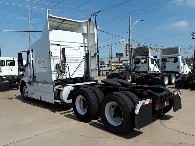 2020 VOLVO VNR64T-640