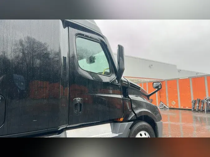 2022 Freightliner Cascadia 126