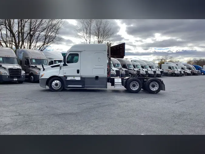 2020 Freightliner Cascadia 126c763e4351176f4f2cee37a3eb4a89350