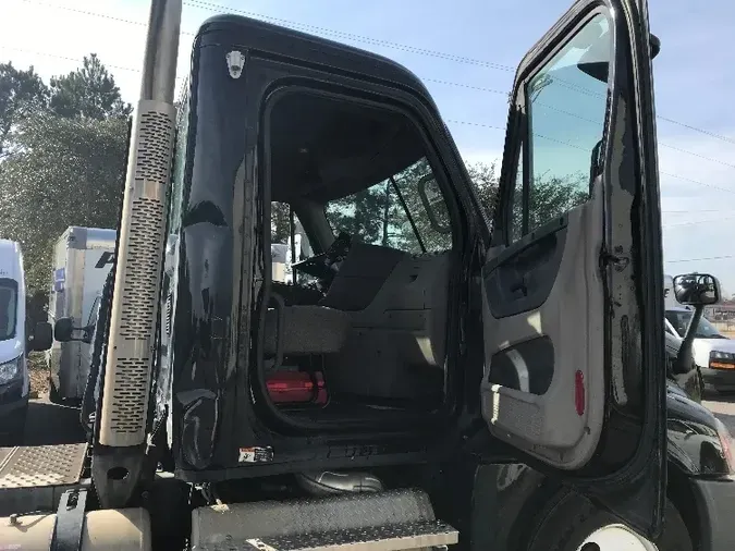 2014 FREIGHTLINER X12564ST